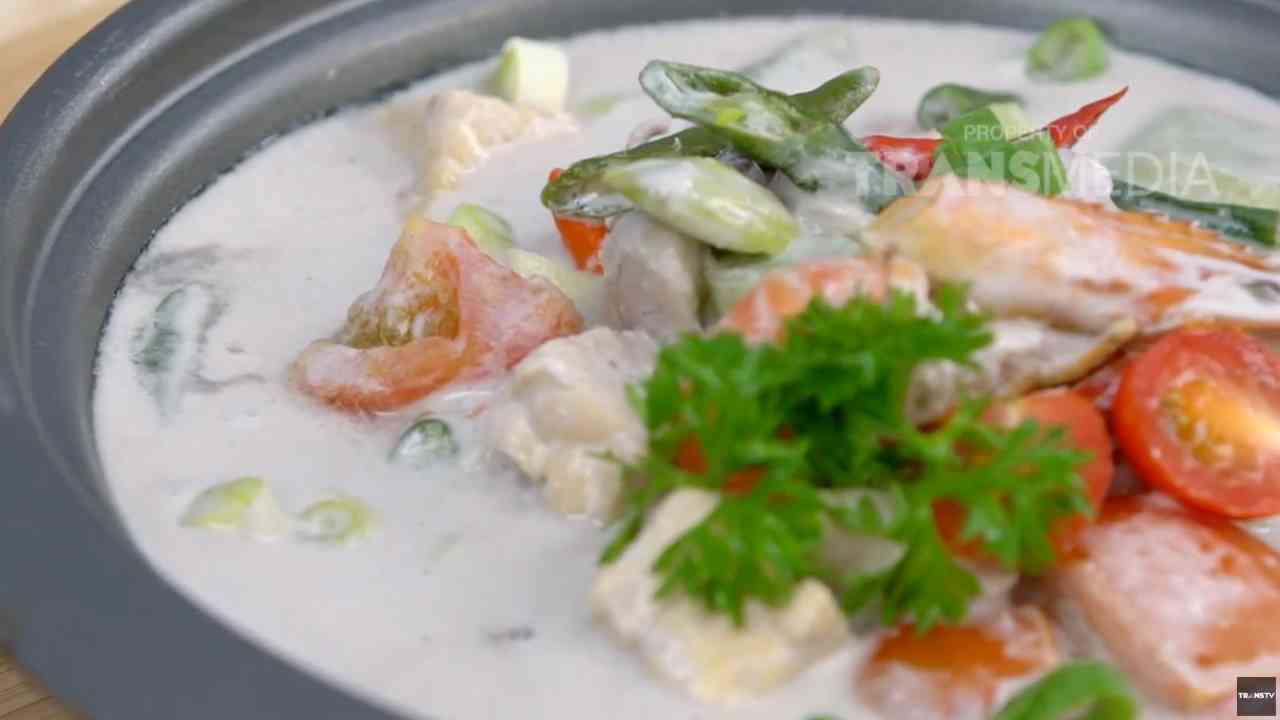 SEMUA BISA MASAK: Cita Rasa Khas Sayur Lodeh Seafood Beraroma Laut 