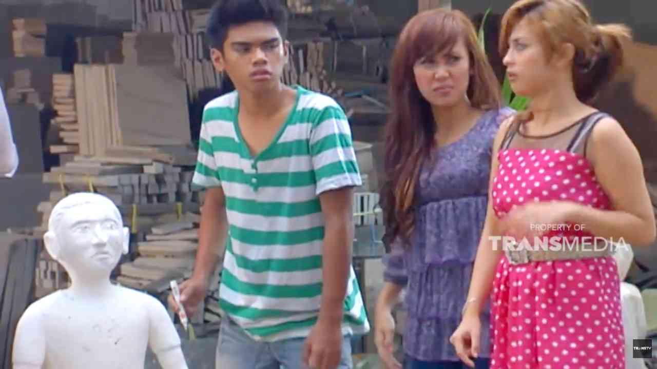 SKETSA: Jangan Corat-coret Patung