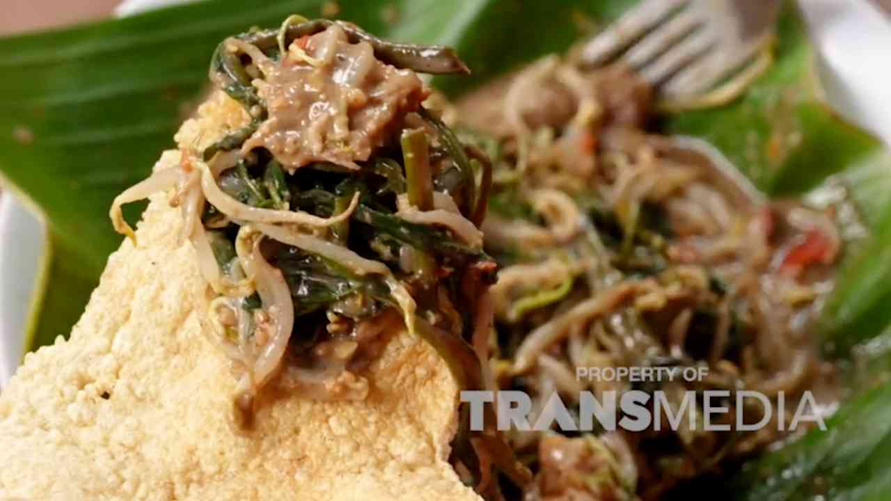 Pecel Madiun Enak khas Madiun dengan Siraman Bumbu Menggiurkan