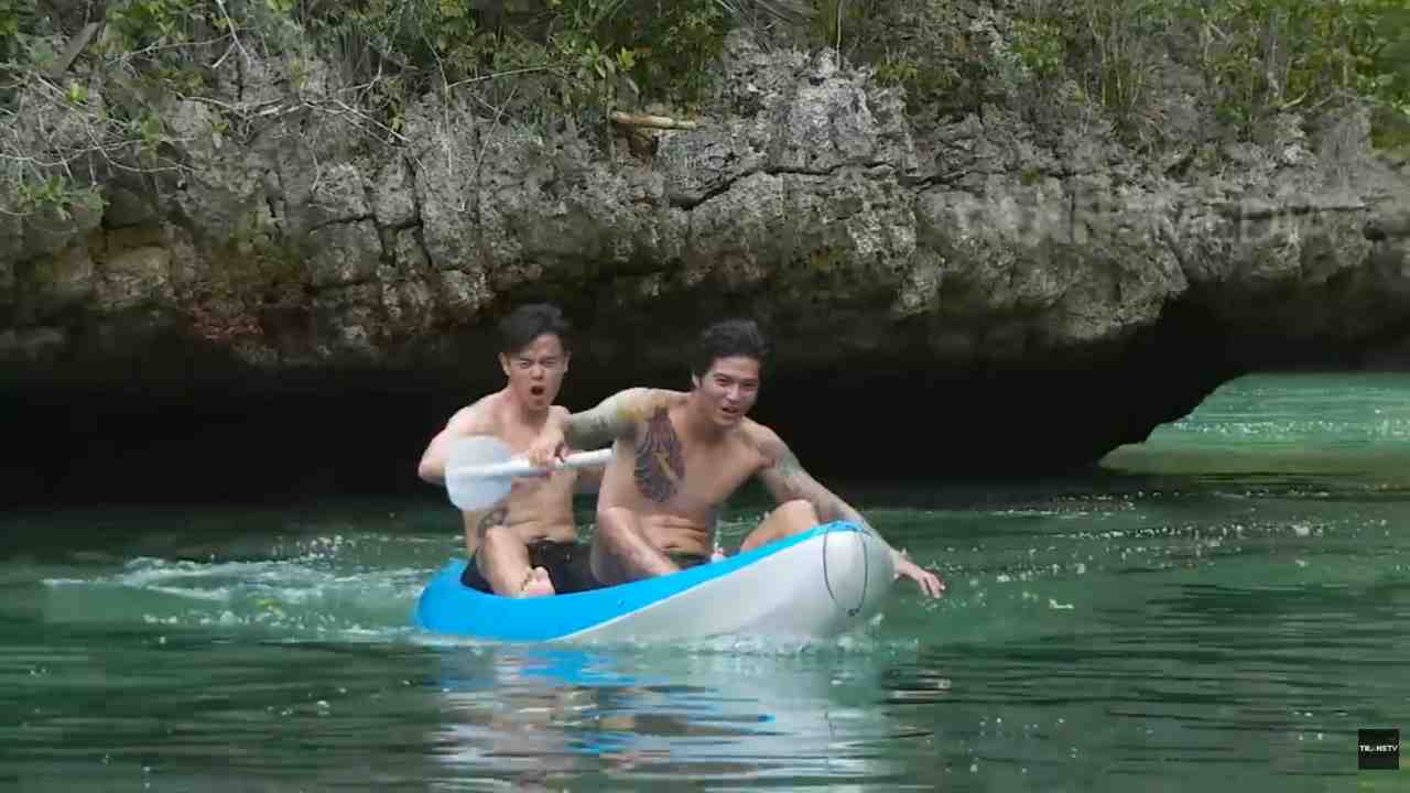 Suasana Magis di Teluk Triton Kaimana yang Tak Mudah Ditemukan