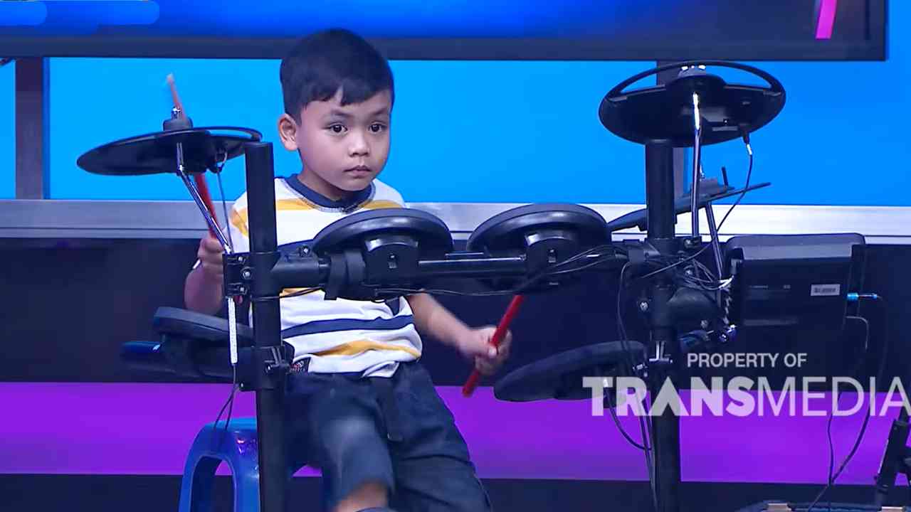Brasel, si Cilik Jago Nge-Drum dengan Alat Seadanya, Ini Baru Mantap!