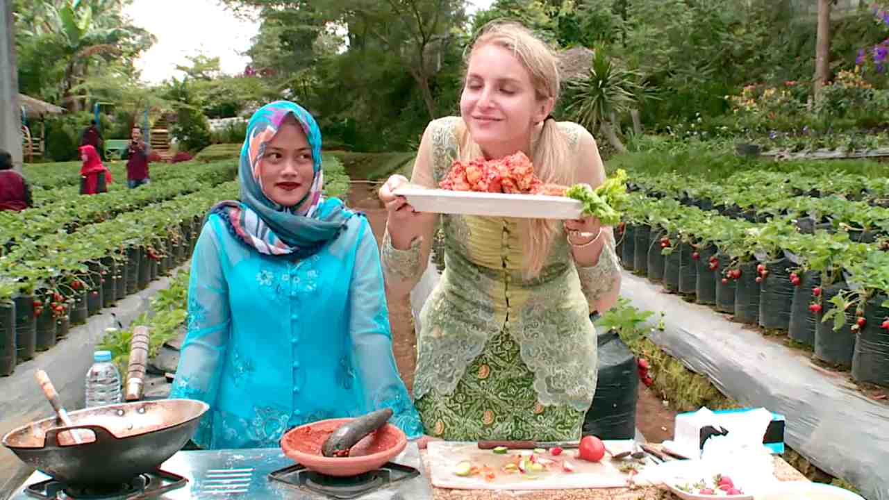 IKON KULINER: Gurame Sambal Stroberi, Sensasi Pedas Asam Manis yang Segar