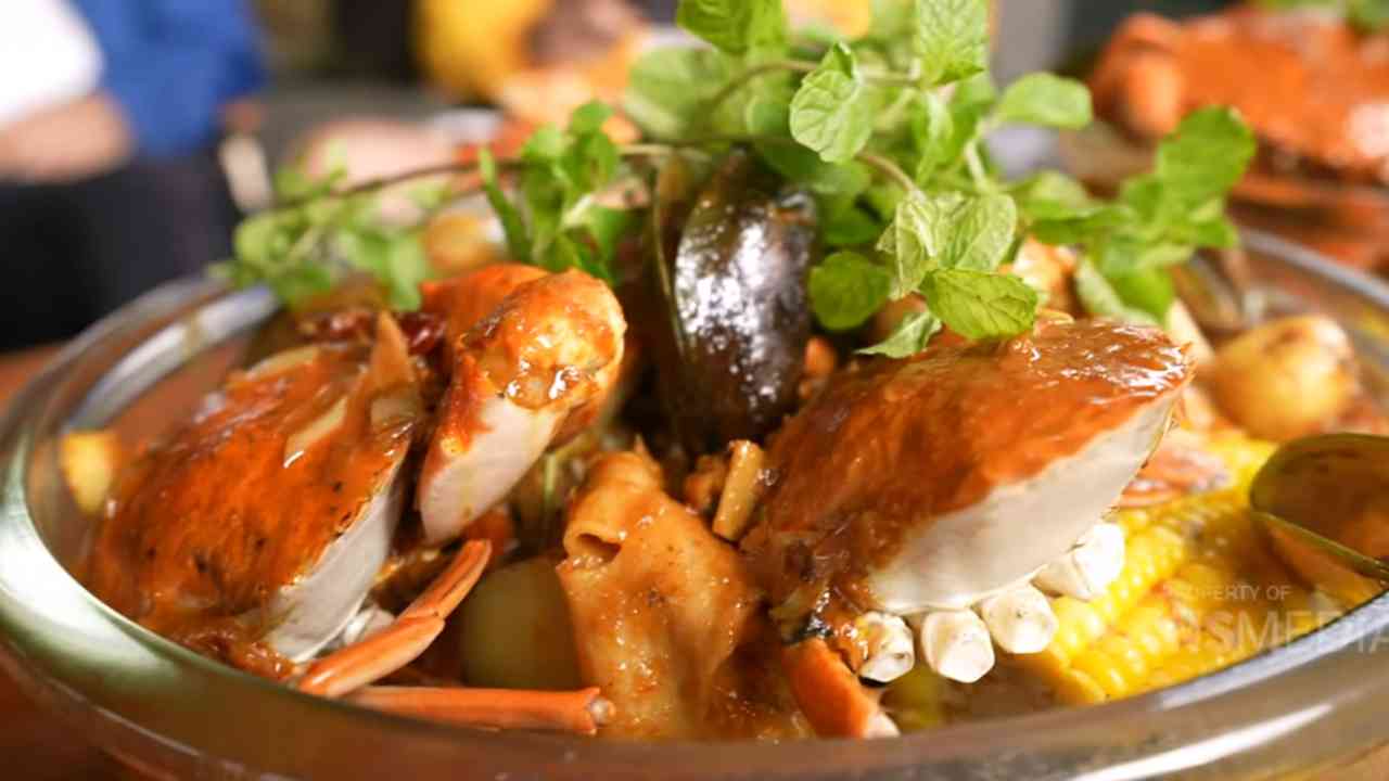 Hidangan Seafood Spesial dengan Kepiting Lembut dan Kerang Renyah