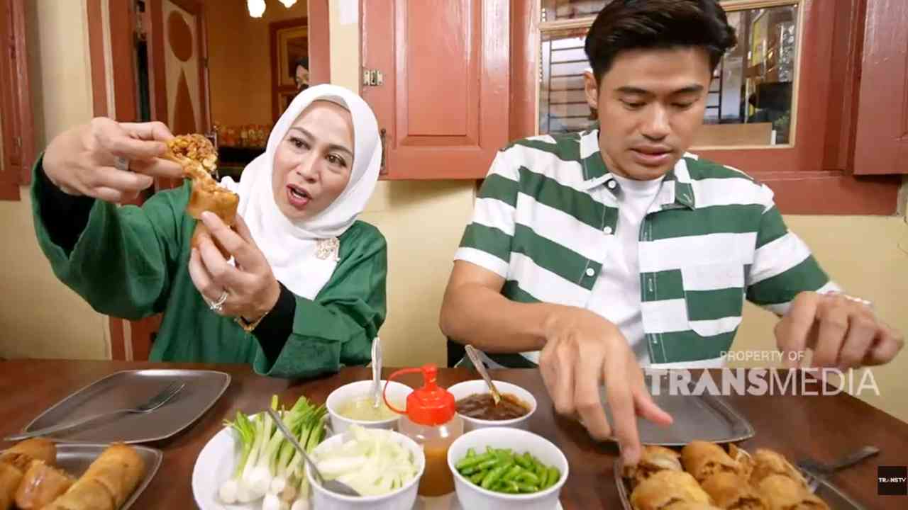 Lumpia Semarang Legendaris yang Isiannya Melimpah
