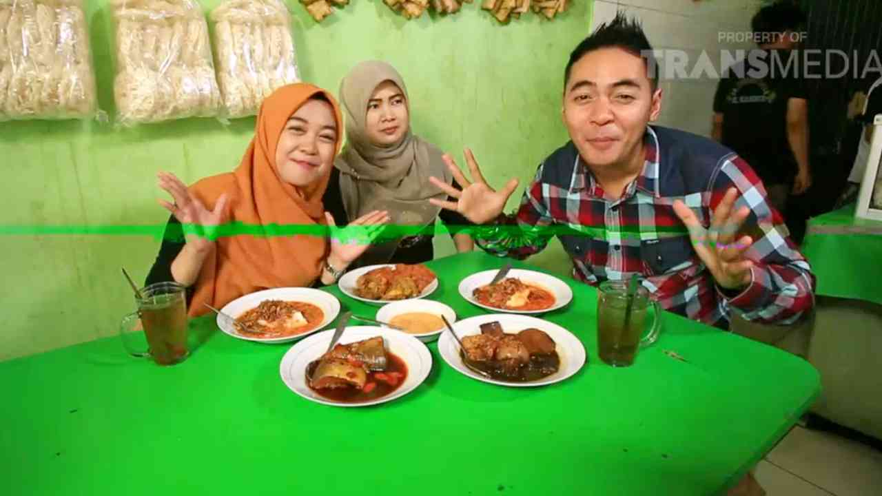 IKON KULINER: Ketupat Sayur Betawi Sebuah Warisan Lintas Generasi