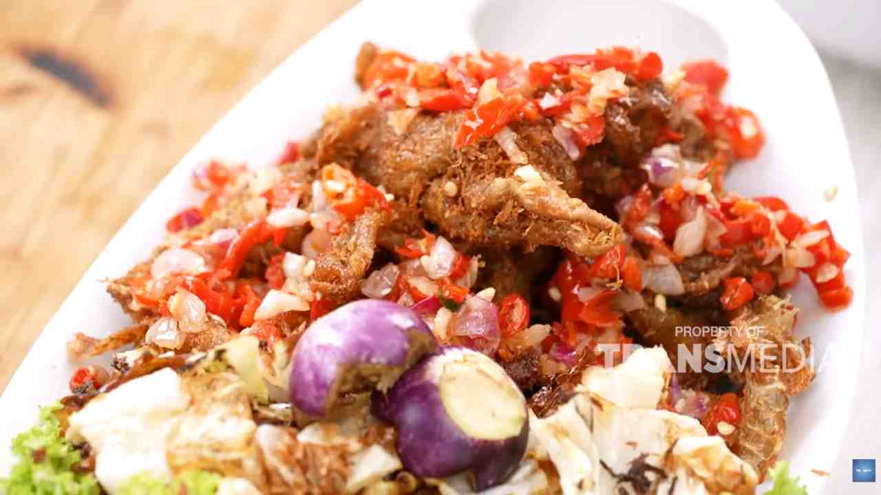 Kulit Crispy Sambal Matah Kaya akan Aroma Rempah Khas Bali