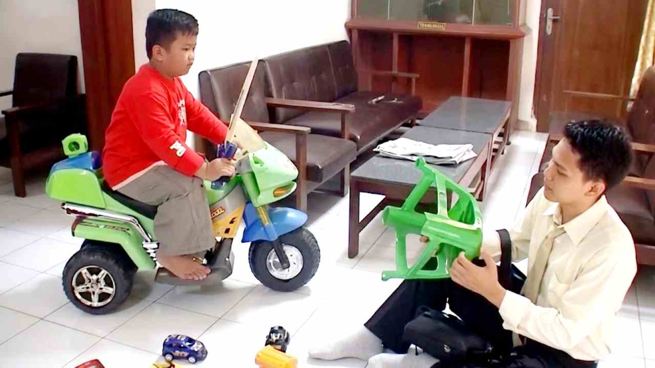 BOSAN JADI PEGAWAI: Dari Kursi untuk si Kecil, Jadi Bisnis Furniture
