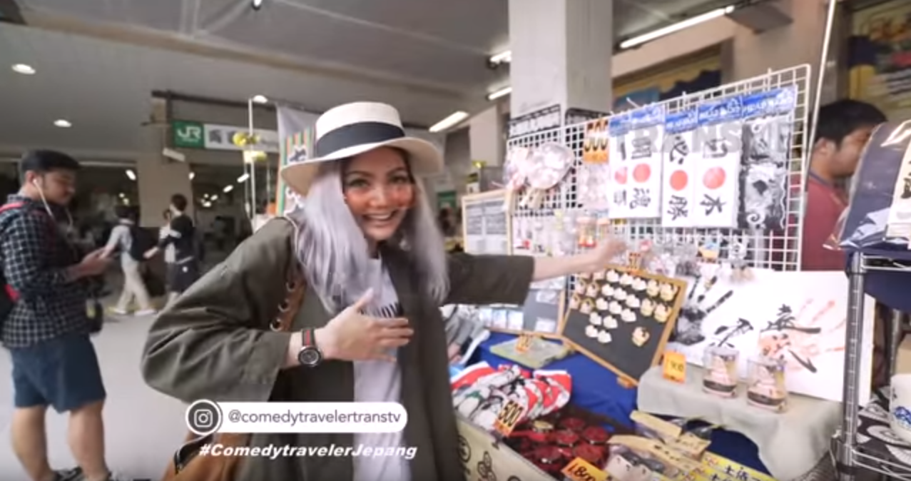 COMEDY TRAVELER